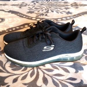 Sketchers Tennis Shoes